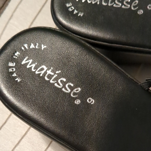 Matisse Black Sandals with Jeweled T-Strap Design - Picture 2 of 6